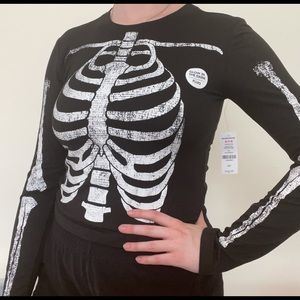 Skull shirt that glows in the dark